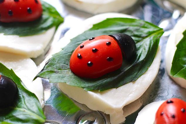 Canapés en forme de coccinelle