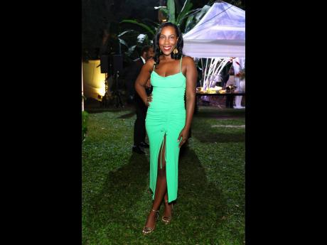 Crédit : Fournis Rochelle Gapere dans une robe verte Zara.