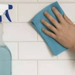 Brillance Éclair : Le Secret Minutieux pour Redonner Éclat au Carrelage de Votre Cuisine en Moins de 15 Minutes !