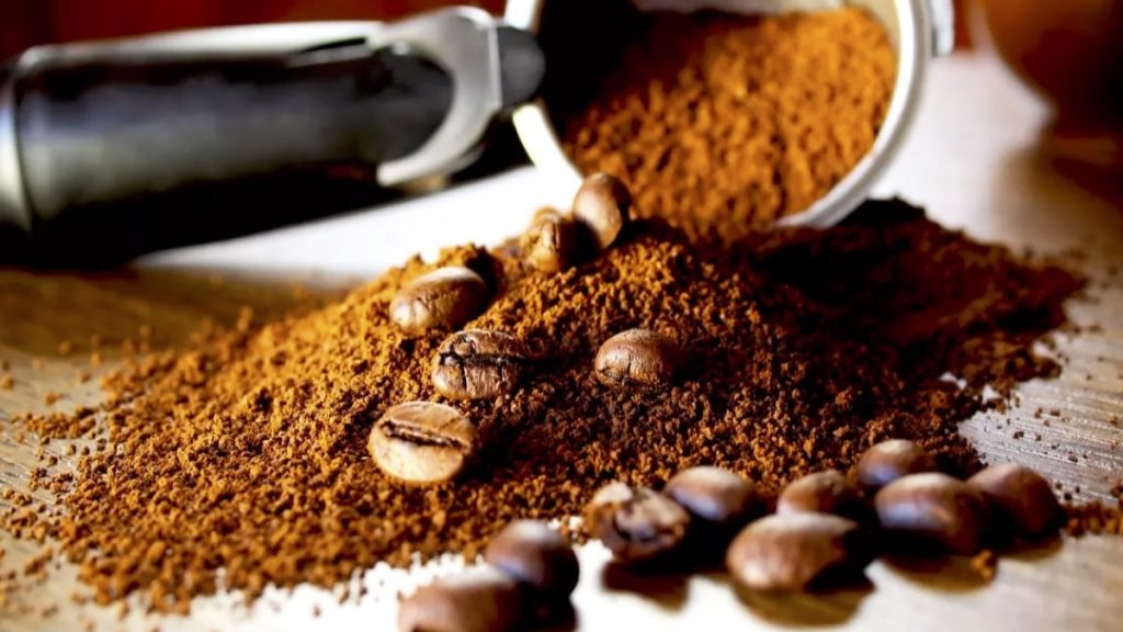 Découverte étonnante : le marc de café, un trésor insoupçonné pour l’environnement !