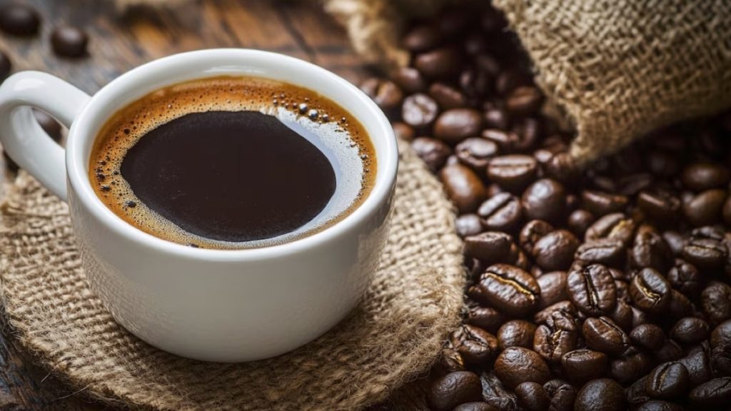 Le dosage parfait : combien de tasses de café par jour pour en tirer tous les bénéfices, selon un spécialiste ?