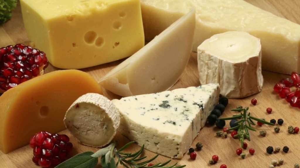 Préservez la Fraîcheur : Le Secret Infaillible pour Empêcher Charcuterie et Fromages de Sécher !