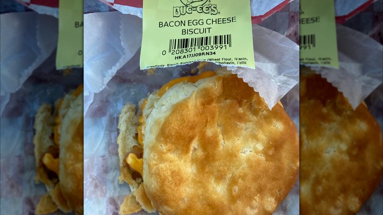 Biscuit au bacon, œuf et fromage de Buc-ee's