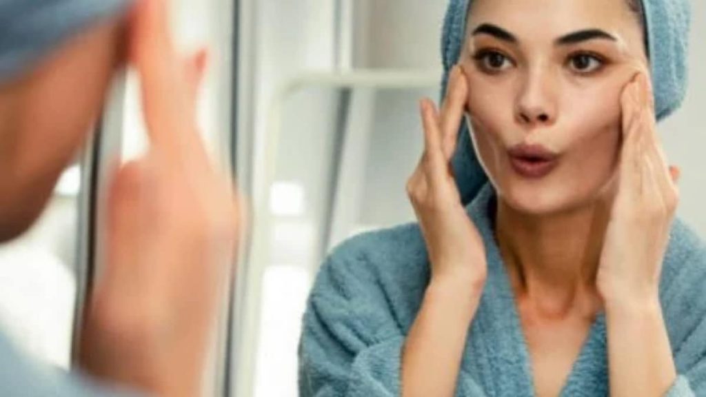 3 Exercices Révolutionnaires pour Sublimer Vos Pommettes et Transformer Votre Visage !