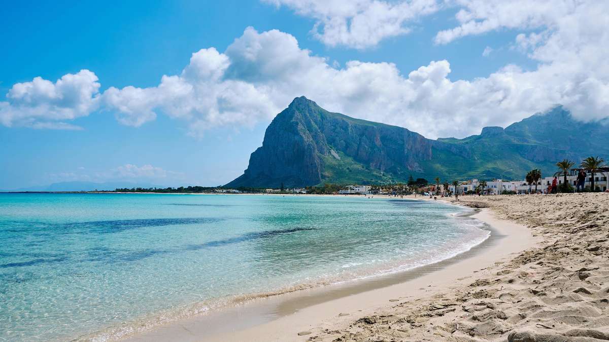 Soleil et eau turquoise : envolez-vous pour la Sicile pour moins de 50 € !