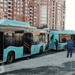 Accident sur la rue Savoukhina : trois blessés dans une collision entre deux bus bleus