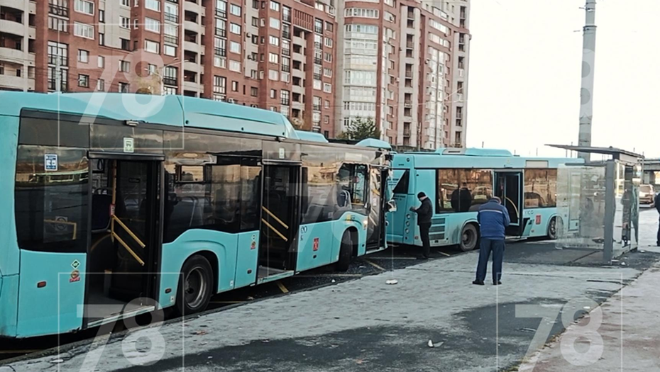 Accident sur la rue Savoukhina : trois blessés dans une collision entre deux bus bleus