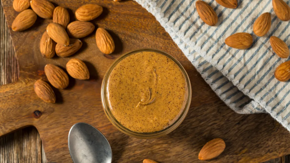 Beurre d’amande : bon pour la santé ? Ce que les nutritionnistes en pensent.