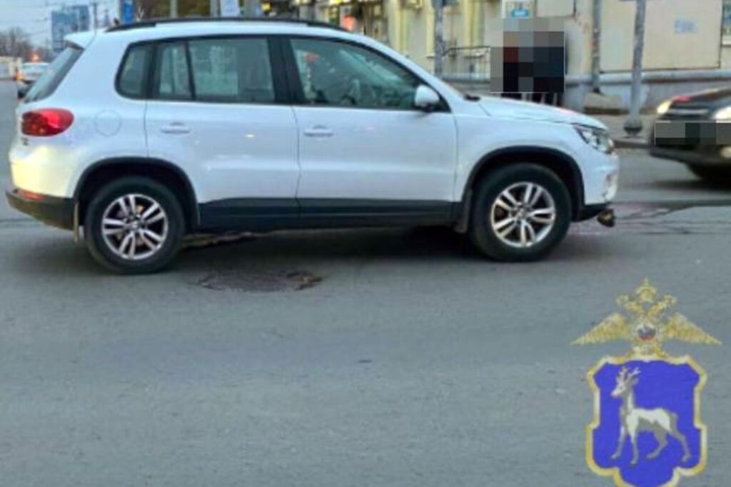 Accident à Samara : deux piétons percutés sur le trottoir par une voiture fuyante