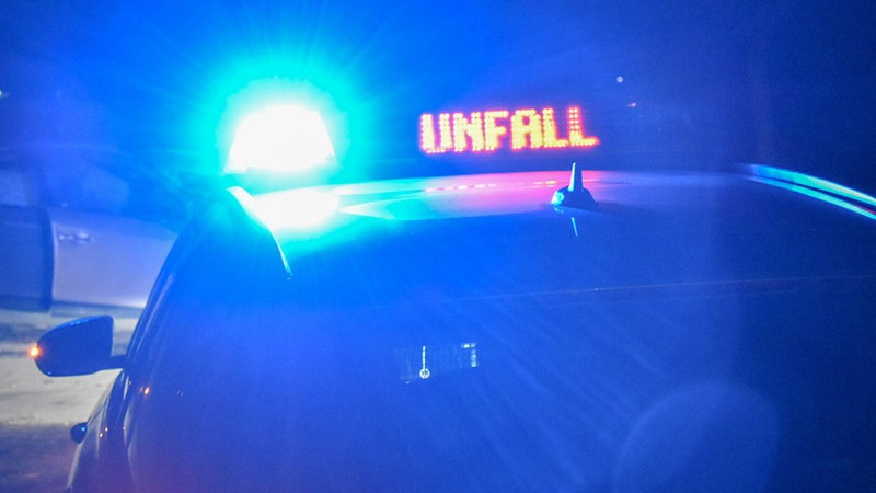 Image : Imago | onw-images Sur l'écran lumineux d'une voiture de police, on lit Accident.