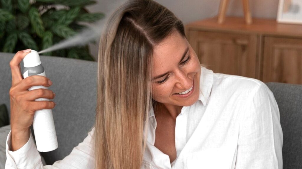 Adieu aux Cheveux Électriques : Le Secret de Coiffeuse pour un Hiver Sans Frisottis