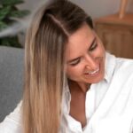 Adieu aux Cheveux Électriques : Le Secret de Coiffeuse pour un Hiver Sans Frisottis