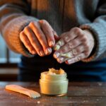 Adieu aux mains sèches avec ce baume fait maison révolutionnaire à un seul ingrédient !