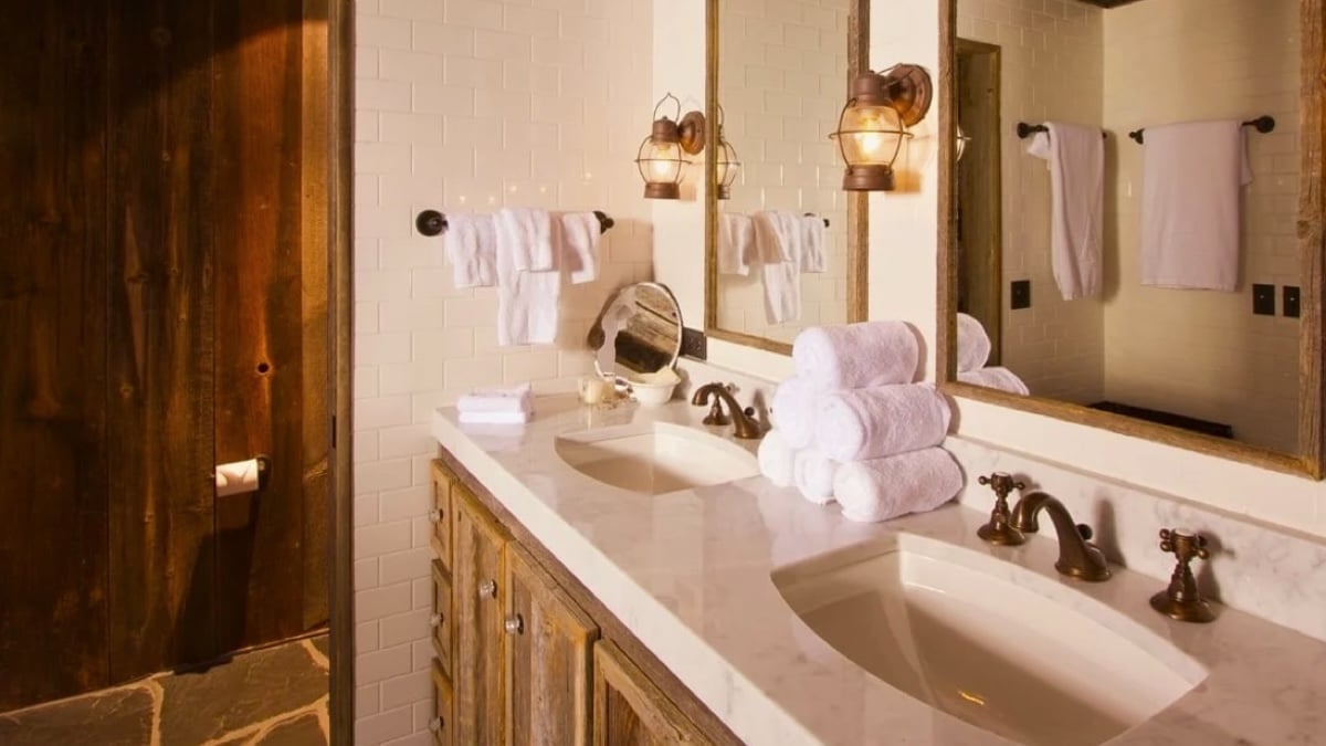 Découvrez cette méthode ingénieuse pour conserver la chaleur dans votre salle de bain, même sans chauffage !