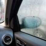 Découvrez la solution infaillible pour des vitres de voiture sans buée chaque matin !