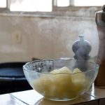 Découvrez l’astuce infaillible d’un couple d’Amiens pour des vitres toujours impeccables dans leur cuisine !