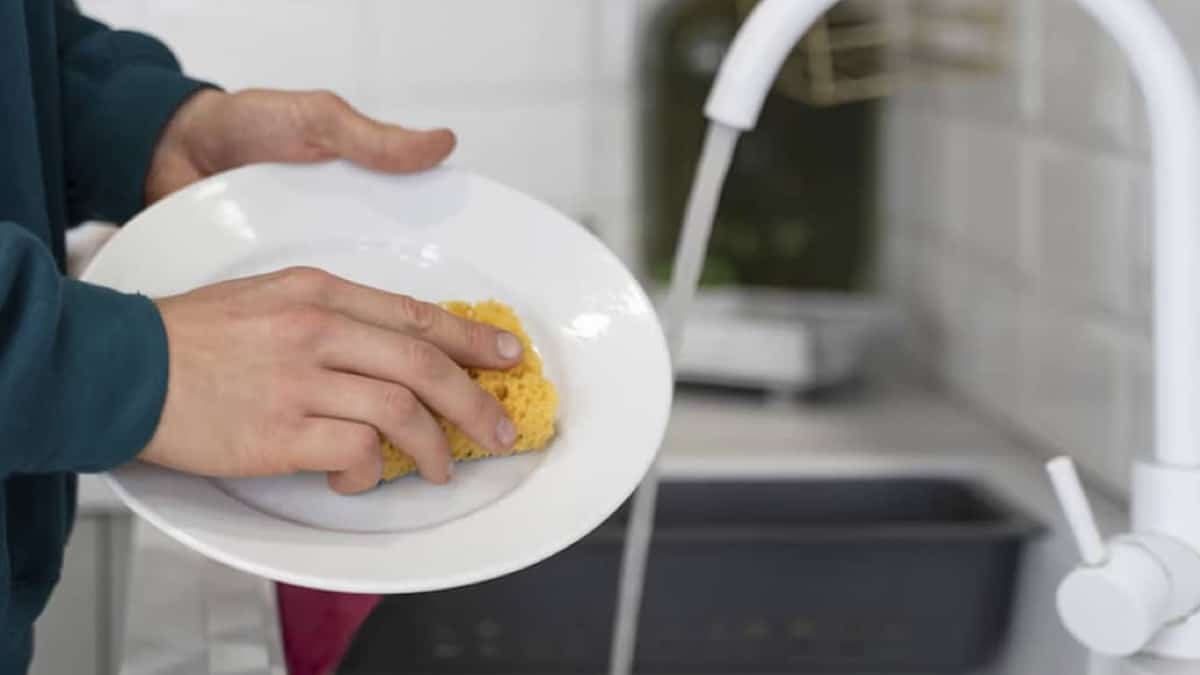 Le réflexe ménager qui nuit gravement à votre santé : découvrez-le maintenant !