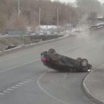 Voiture retournée près d’un piéton à Novosibirsk !