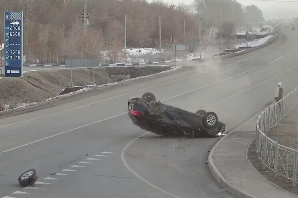 Voiture retournée près d’un piéton à Novosibirsk !