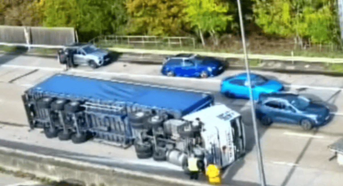Infos voyage à Londres : M25 rouvre enfin après des heures de chaos suite à un camion retourné !