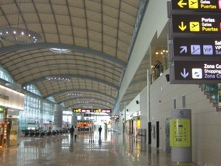 Drones ferment l’aéroport et dévient des vols vers Valence et Murcie