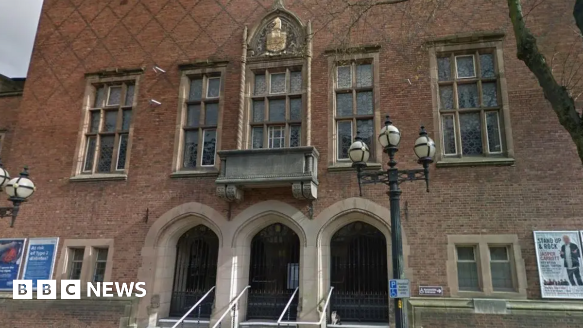 Le retour au bureau conseillé pour les employés du Conseil de Dudley