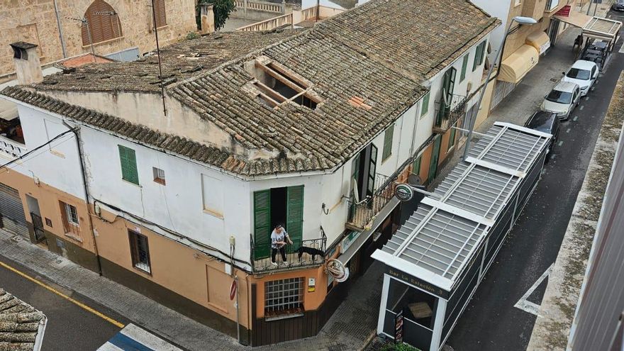 Urgence à Mallorca : évacuation d’une maison à s’Arenal suite à l’effondrement du toit