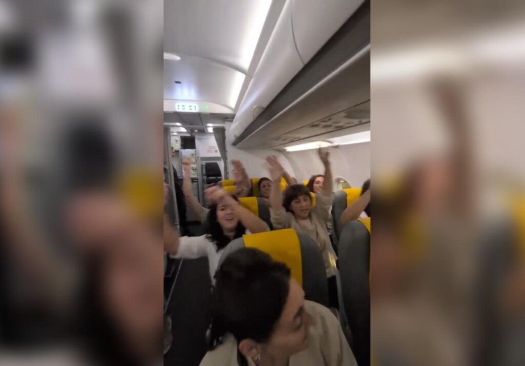 Un chœur qui plane : ‘Lau Teilatu’ chanté en plein vol de Bilbao à Barcelone