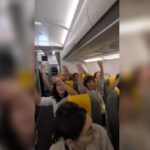 Un chœur qui plane : ‘Lau Teilatu’ chanté en plein vol de Bilbao à Barcelone