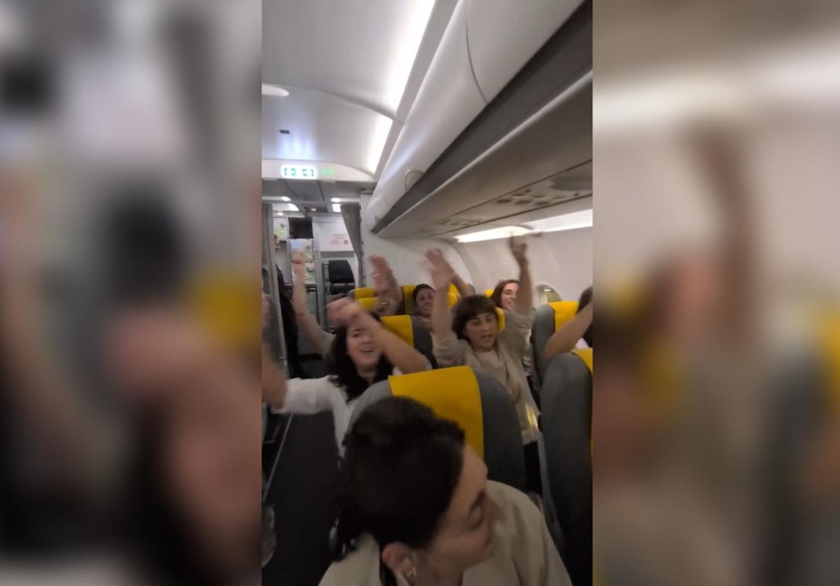 Un chœur qui plane : ‘Lau Teilatu’ chanté en plein vol de Bilbao à Barcelone