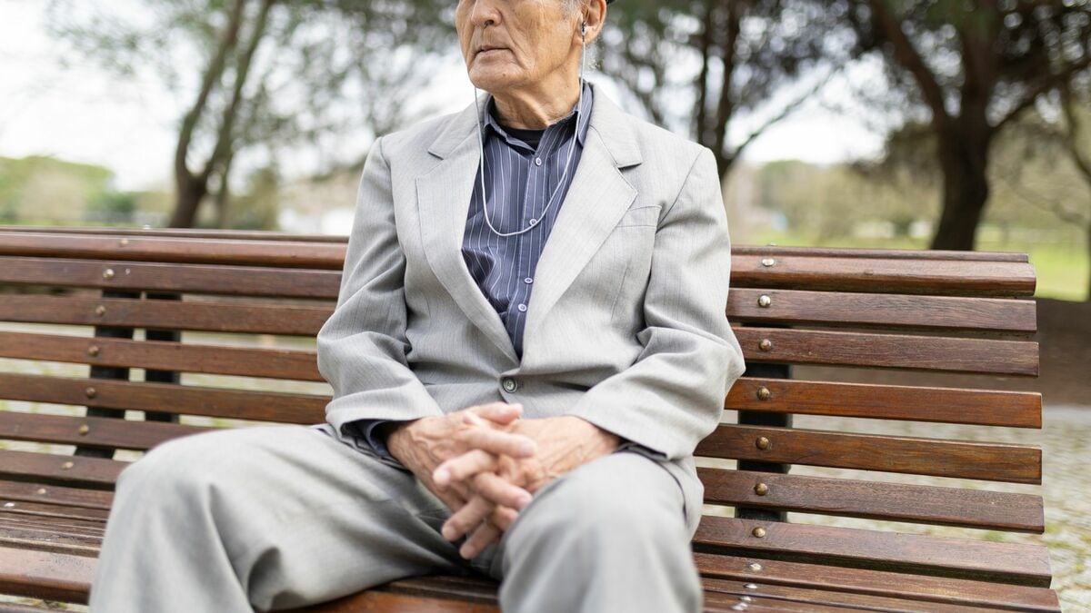 La solitude guette même dans une grande demeure : les véritables atouts pour un avenir serein après 15 ans de retraite.