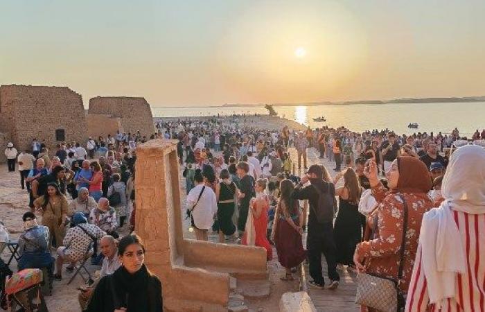 Des milliers admirent le majestueux alignement solaire à Aswan : suivi des étudiants et projets de développement