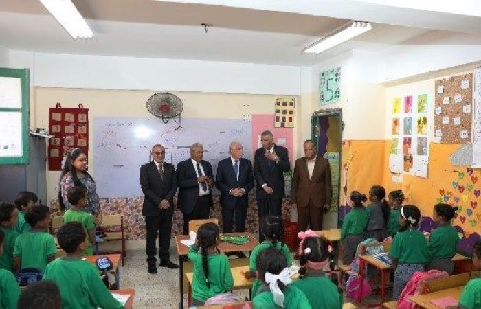 Visite du conseiller présidentiel à Aswan : inspection des écoles, conseils exécutifs et lutte contre la hausse des prix et les violations de construction