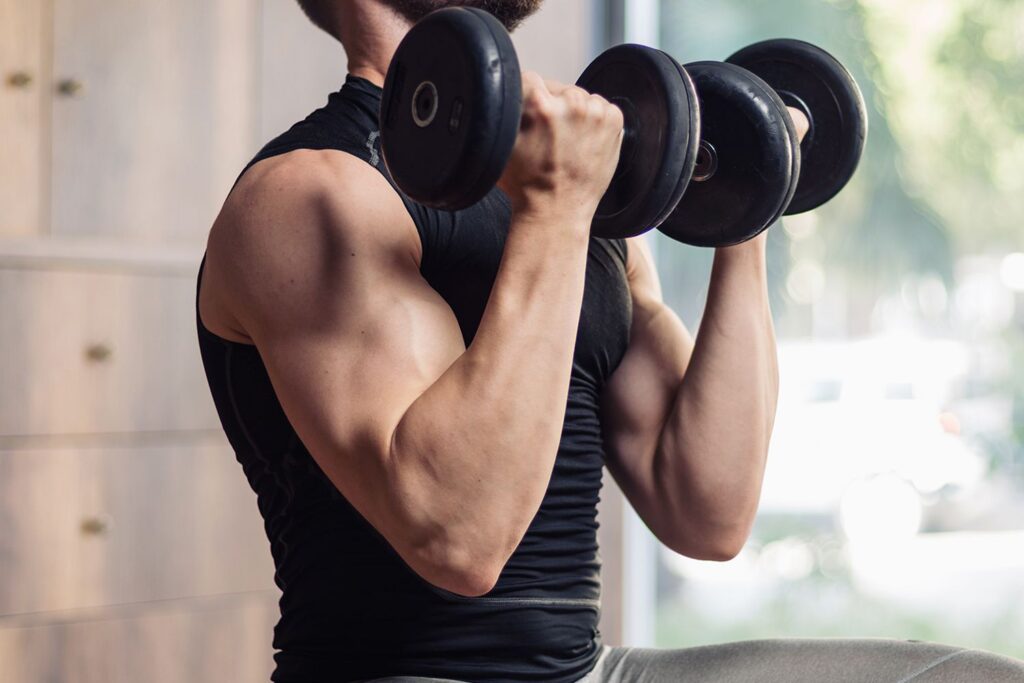 Un Gymbro en colère contre son ami en surpoids pour avoir annulé leurs séances de sport