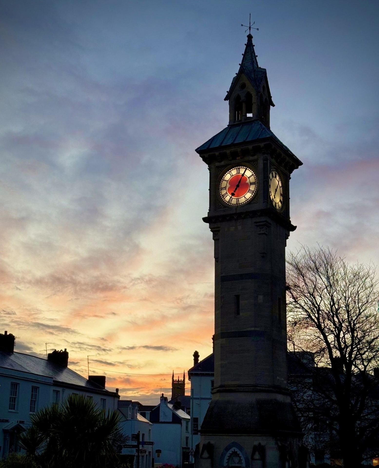 L'Albert Clock à Barnstaple illuminé pour le souvenir
