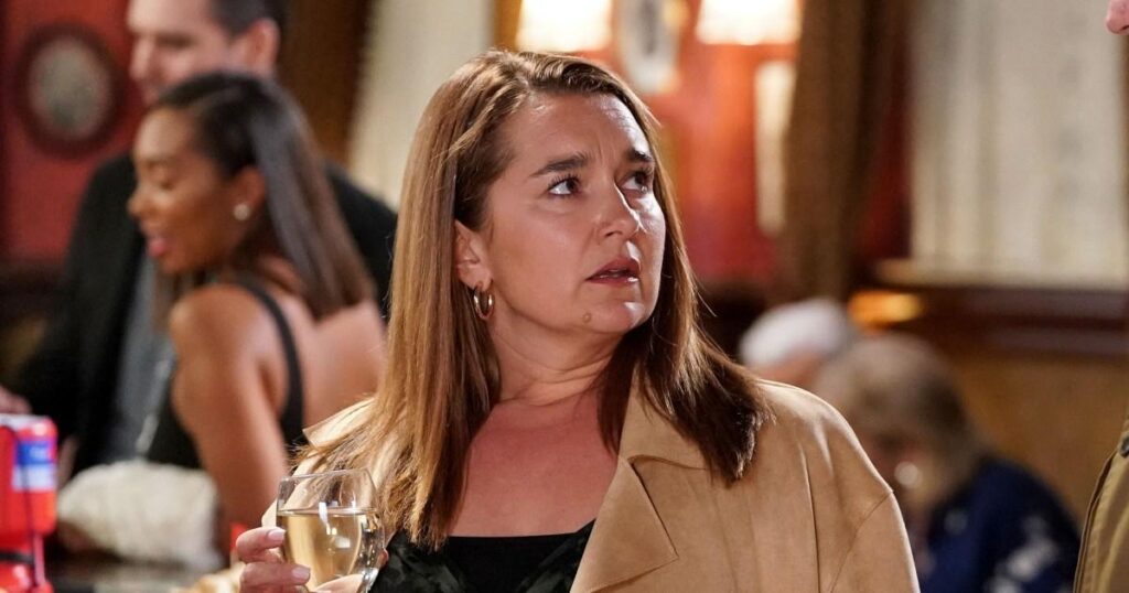 Vicki laisse un local pour mort dans un grave accident après les nouvelles de Joel