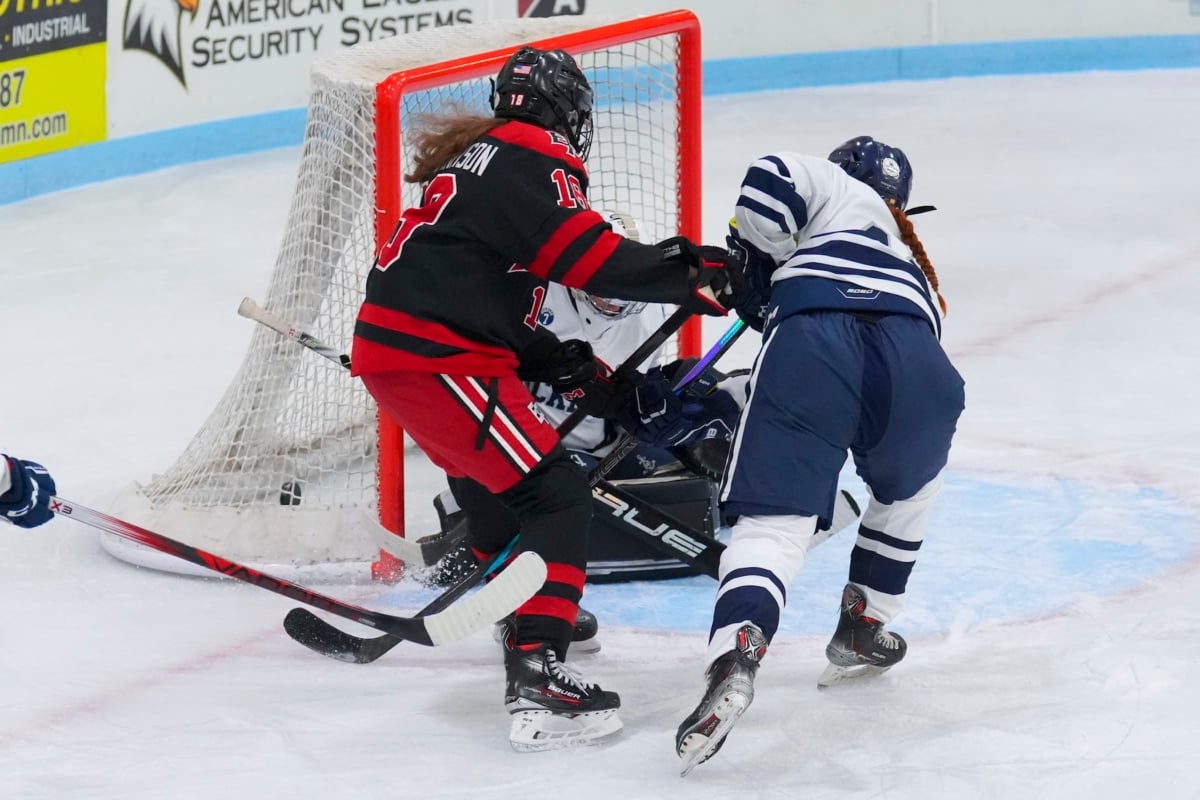 Ella Abrahamson, avant d'Eden Prairie, lors de la victoire contre Hibbing