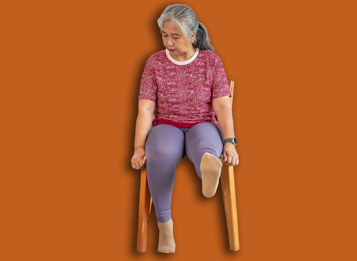 5 Exercices sur Chaise pour Aplatir le Ventre après 55 Ans