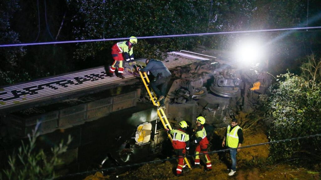 Accident en Galice : Un train de marchandises chargé d'acier déraille à As Neves