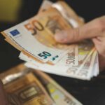 Aujourd'hui, une dette de 50 000 € envers mon frère : découvrez l'incroyable histoire derrière tout ça !