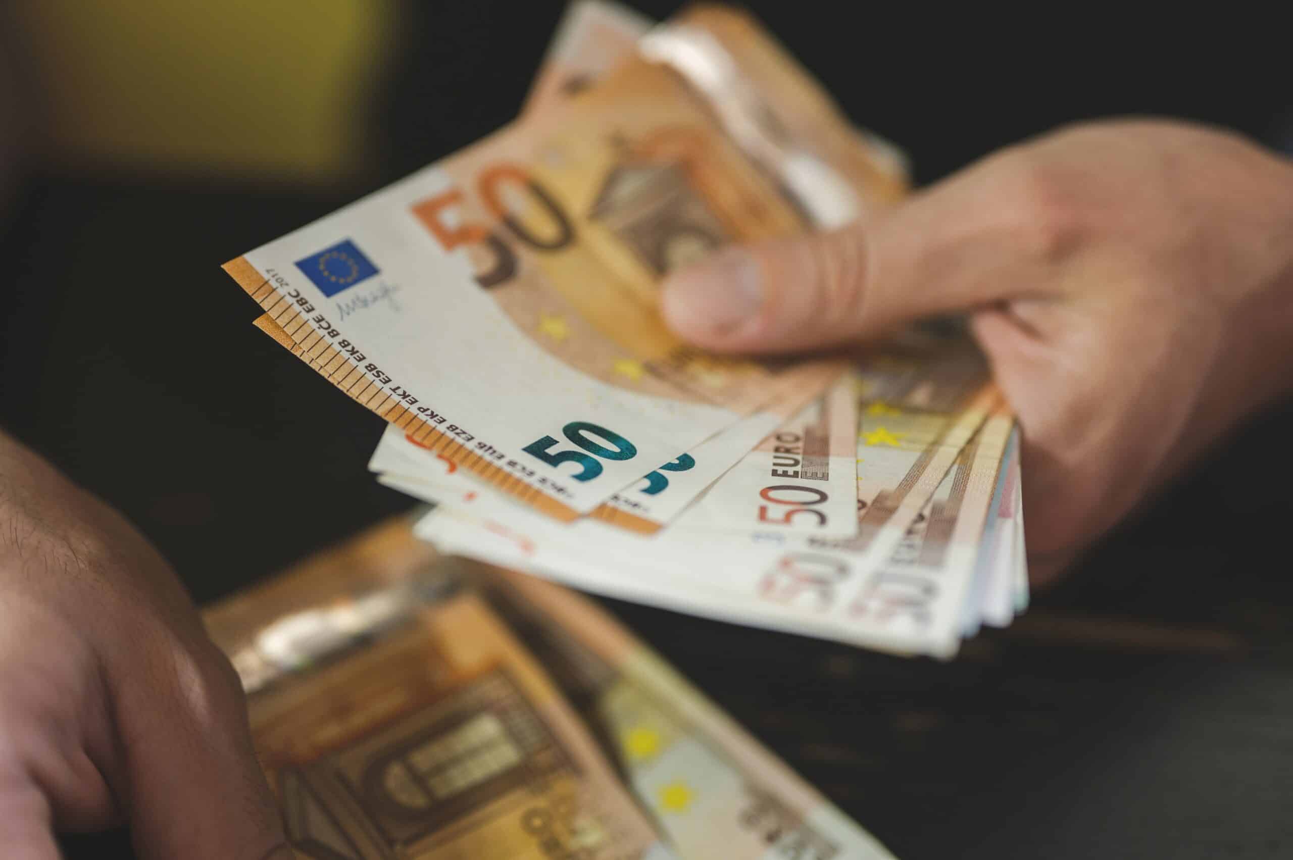 Aujourd'hui, une dette de 50 000 € envers mon frère : découvrez l'incroyable histoire derrière tout ça !