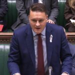 Des milkshakes et des lattes frappés par la taxe sur le sucre, annonce Wes Streeting !