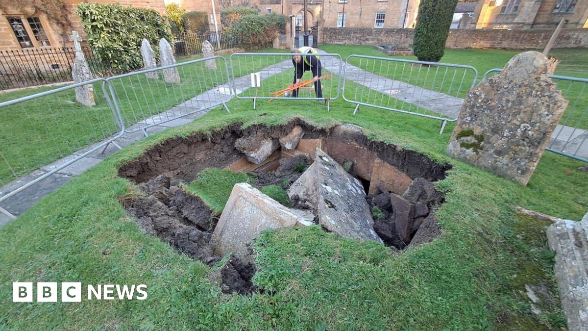 Effondrement d'une tombe dans une église du Somerset : découverte d'une crypte en pierre du XVIIIe siècle