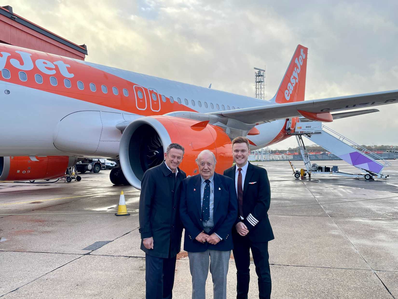 easyJet CEO Kenton Jarvis, ancien pilote Fred Rivett, et Capitaine Jamie Smart