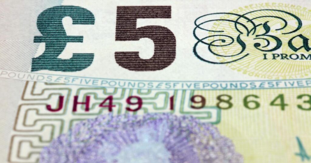 Erreur sur le billet de 5 £ : un trésor caché qui pourrait valoir des centaines !