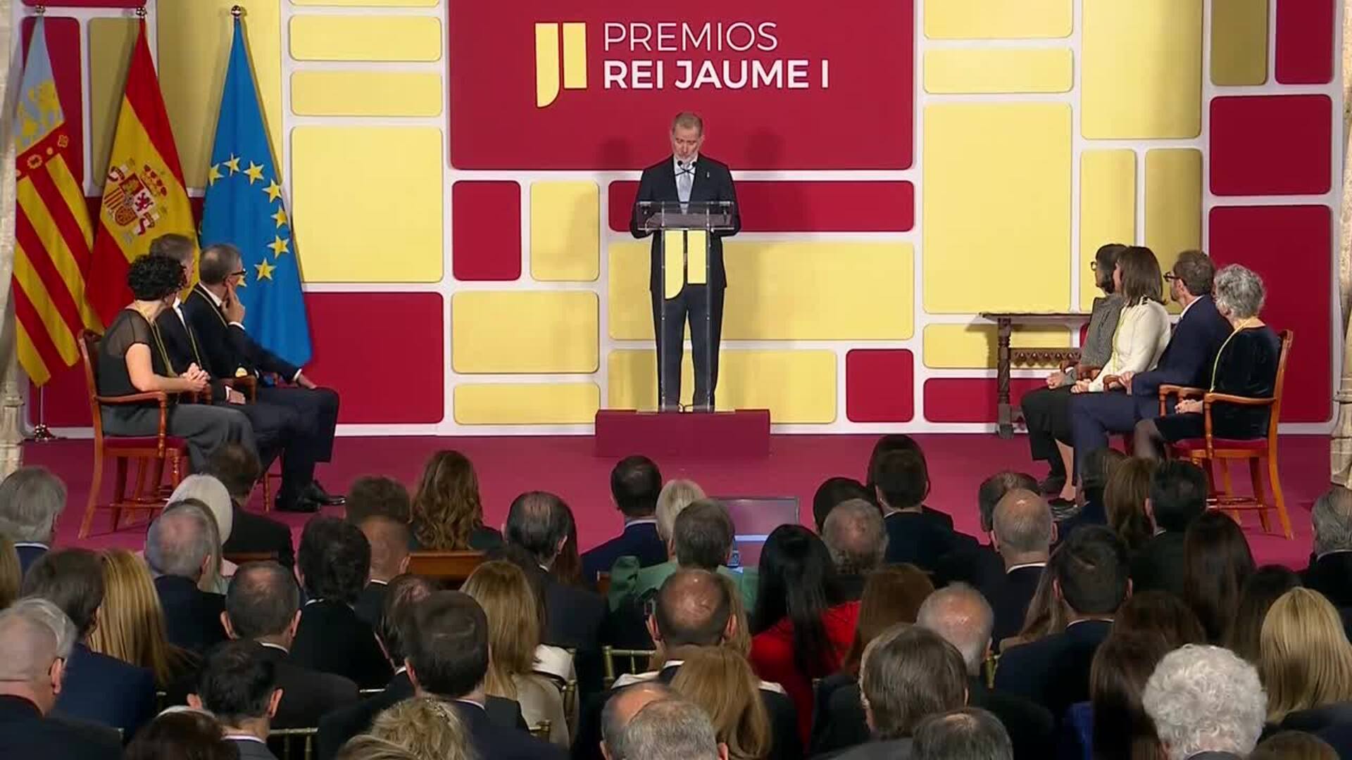 Le roi rend hommage aux victimes de la Dana : "Des pertes irréparables"