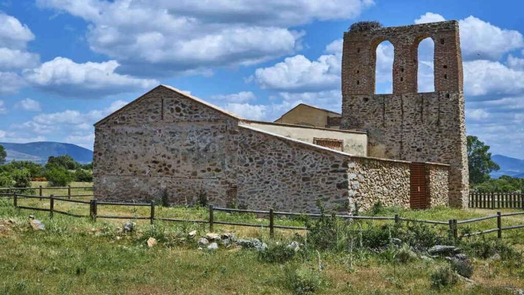 Le village le plus long d'Espagne : une escapade idéale pour randonneurs et passionnés d'histoire !