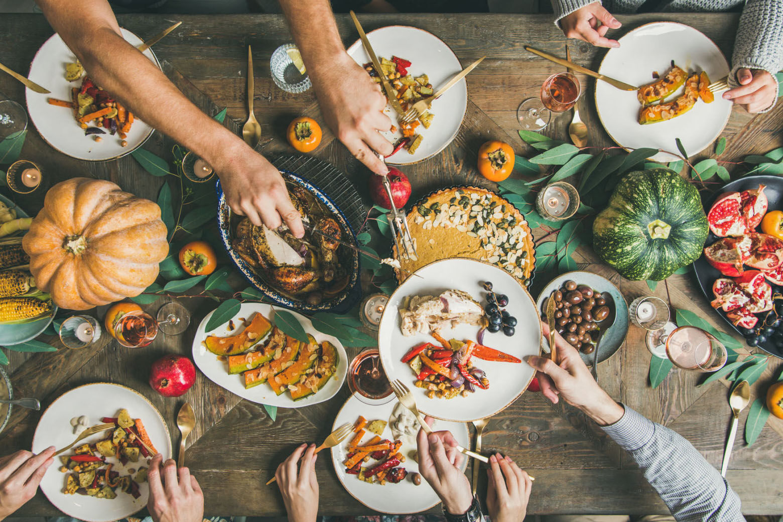 Les bienfaits psychologiques d'un « Friendsgiving » selon un psychiatre local