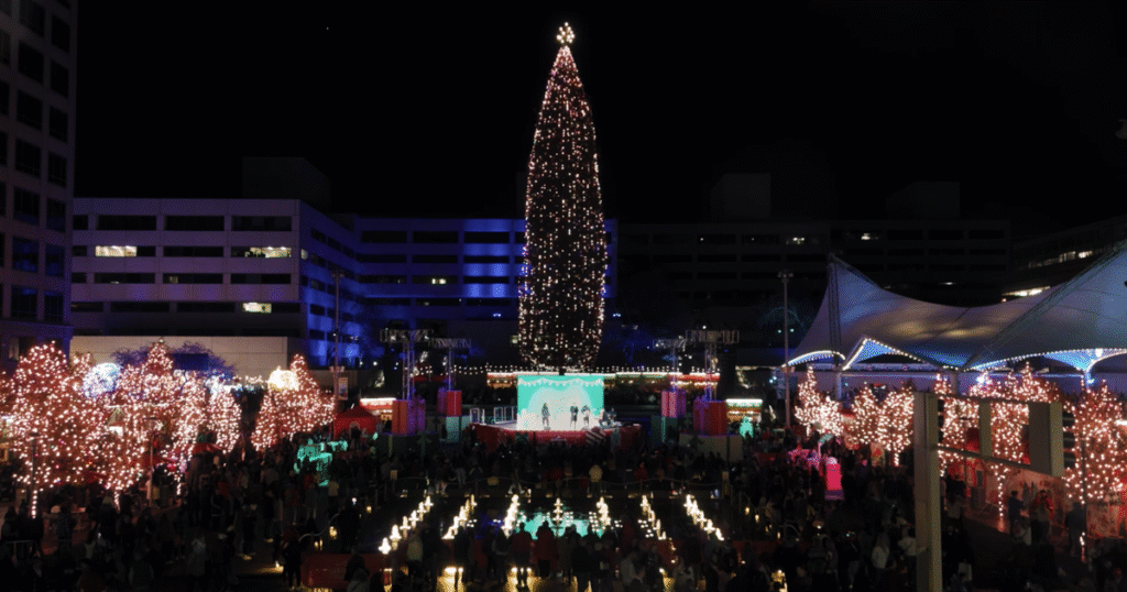 Météo capricieuse : fermeture partielle de l’expérience de Noël Hallmark ce samedi