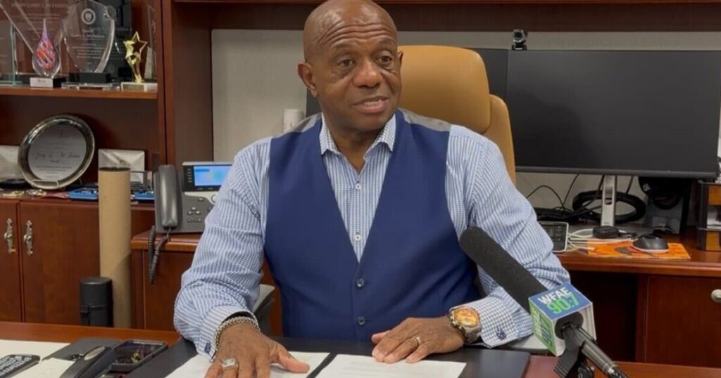 Résumé des nouvelles locales : Inquiétudes sur la présence des gardes-frontières ; futur du transit à Charlotte ; Smuggie Mitchell annonce son cancer.